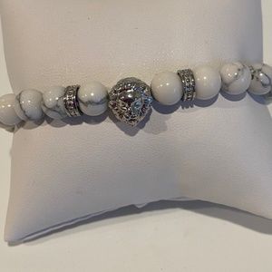 Men’s streachy onyx lion bracelet